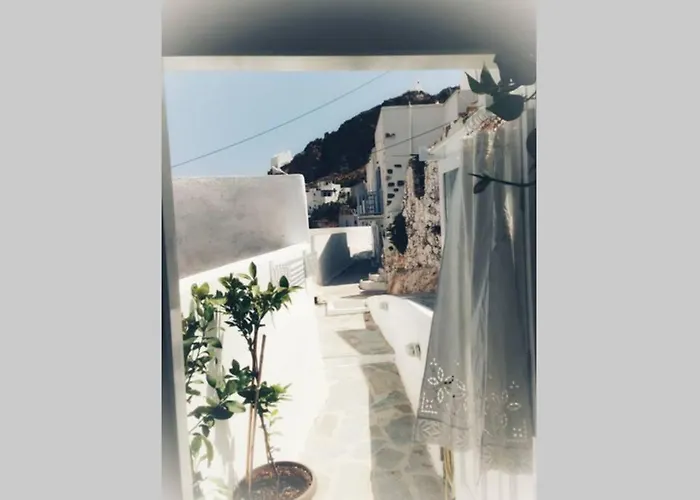 The Mermaid - Serifos Town